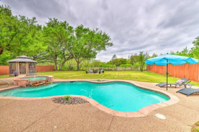 Granbury Abode with Pool and Grill about 3 Miles to Lake!